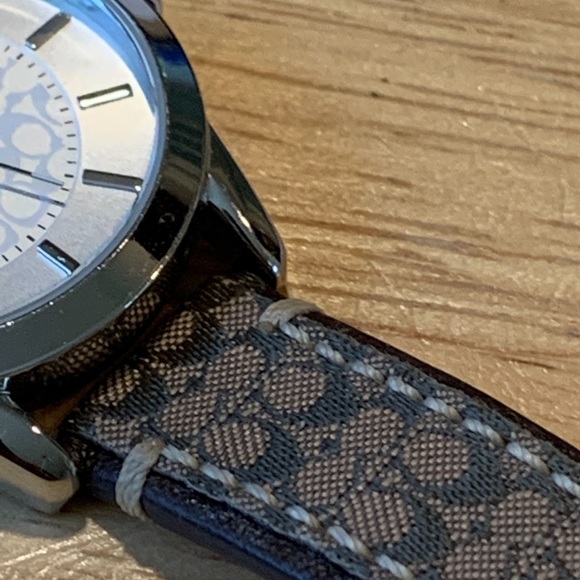 Coach Signature Ladies Watch, Nice - Picture 8 of 14
